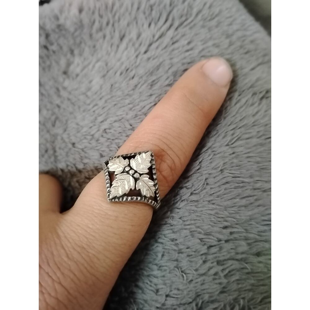 VTG Sterling Ring hallmarked Leaf Bead Ring Size 9 New Wheeler